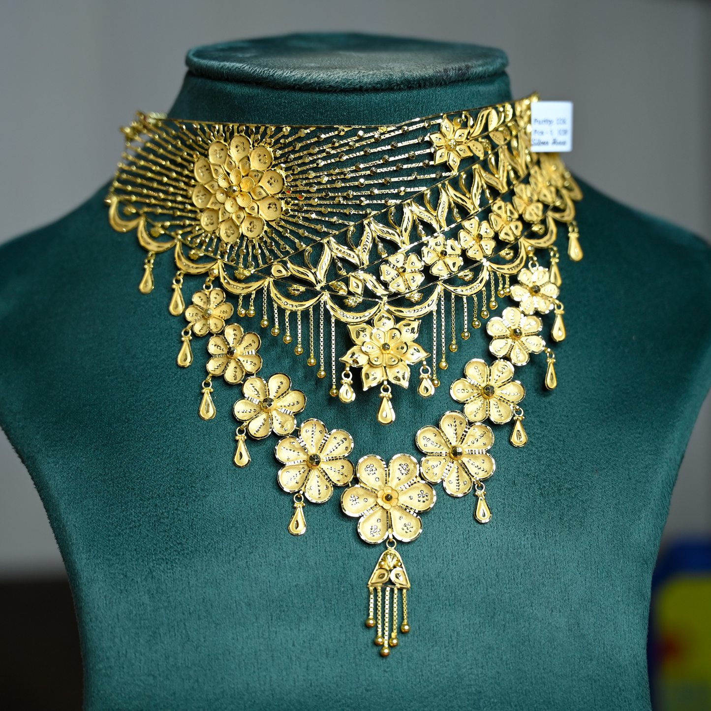 NECKLACE